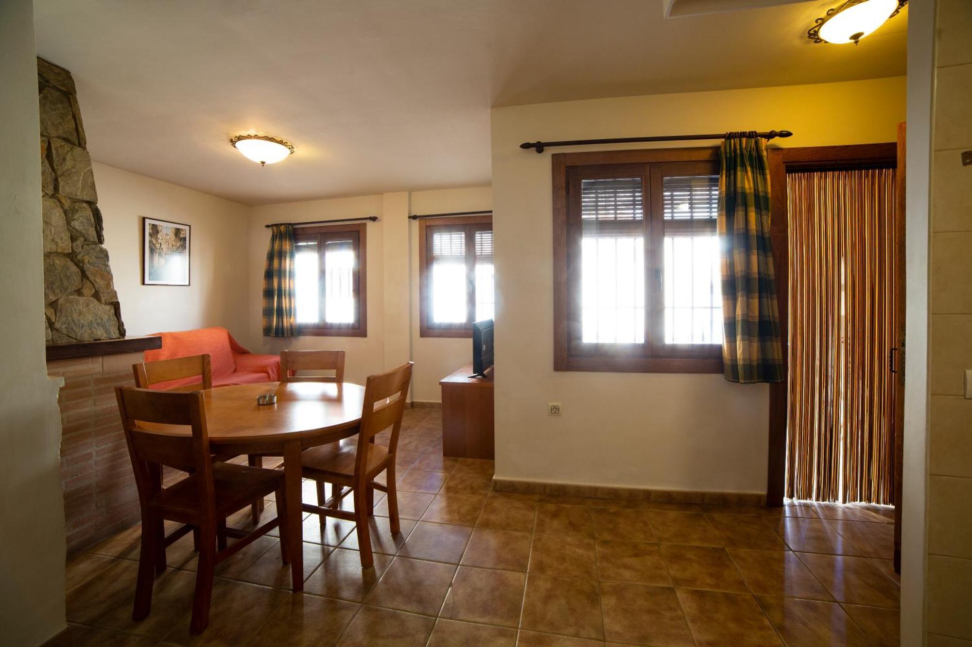 Apartamentos Berrocal Алкала дел Хукар Екстериор снимка
